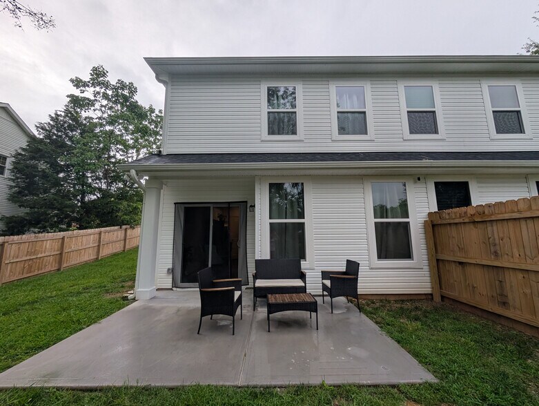 Building Photo - Room in Townhome on Sullins Rd