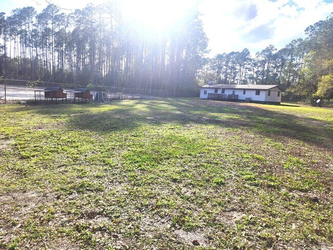 Building Photo - 2355 SE State Road 100, Starke, FL