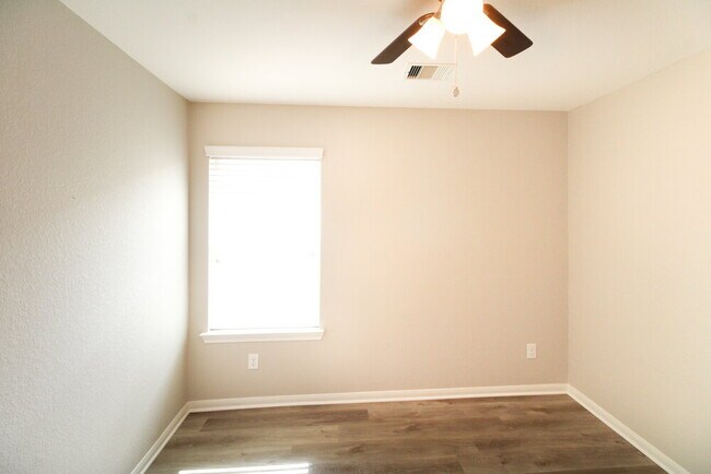 Building Photo - 389 Henry St