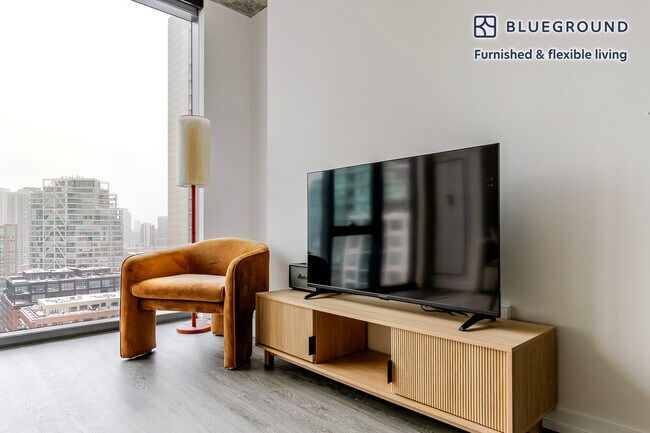 Building Photo - 460 W Chicago Ave