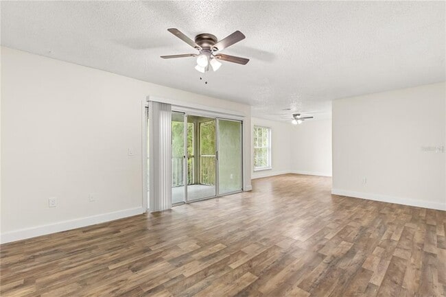 Building Photo - 4038 Versailles Dr