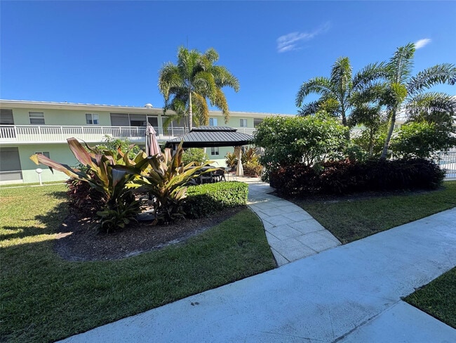 Building Photo - 2100 NE 38th St