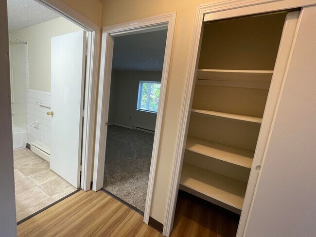 Building Photo - 99 Powers St