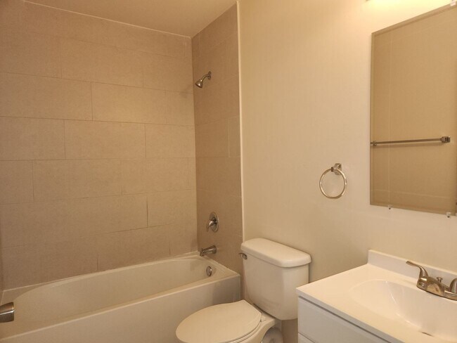 Building Photo - Duplex for rent