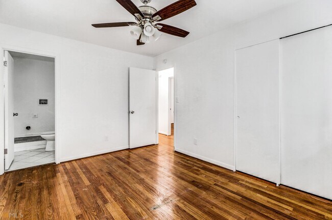 Building Photo - 2537 Bonnybrook Dr SW