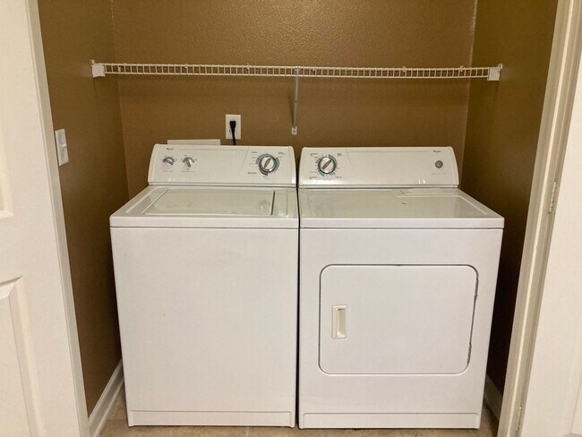 Building Photo - 200 Talus Way