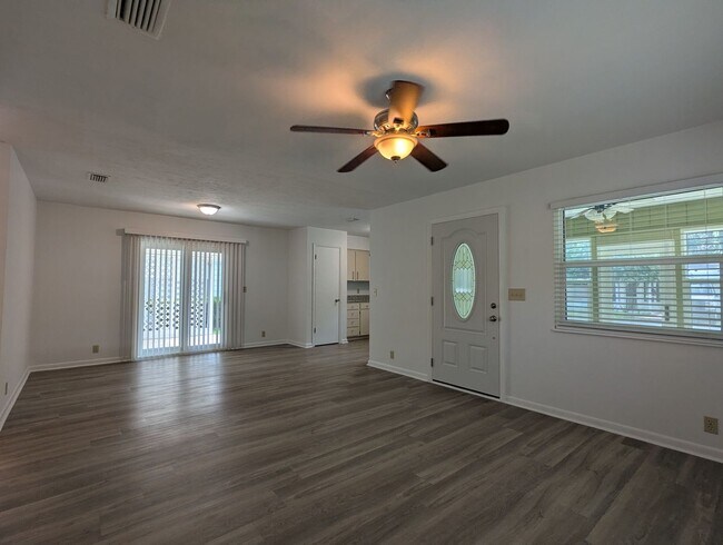 Building Photo - 2 bedroom/ 2 bath in Turkey Creek Forest