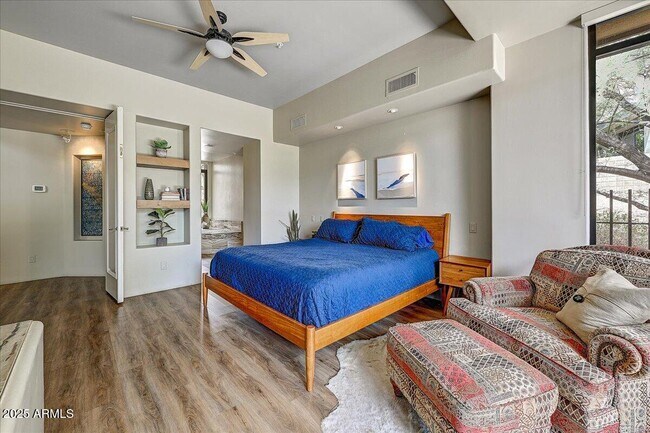 Building Photo - 10687 E Fernwood Ln