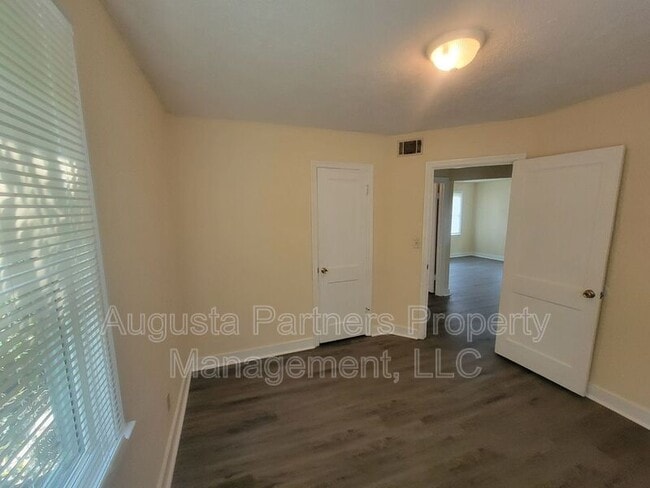 Building Photo - 1223 Radiance Dr