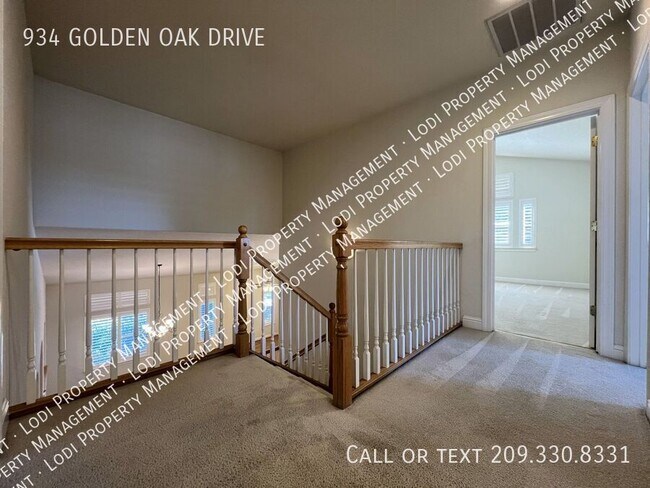 Building Photo - 934 Golden Oak Dr