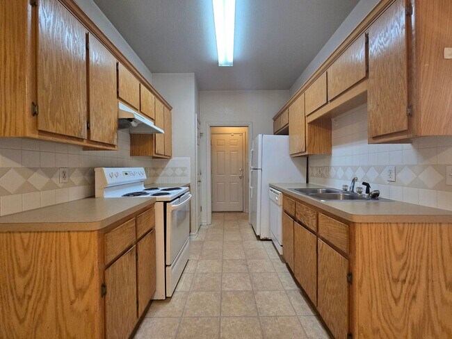 Building Photo - 2802 Lucille Dr