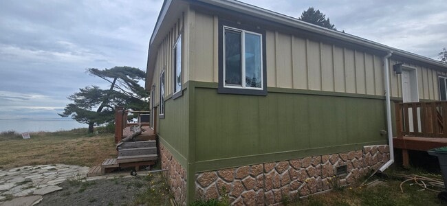Building Photo - 200 Cypress Cir