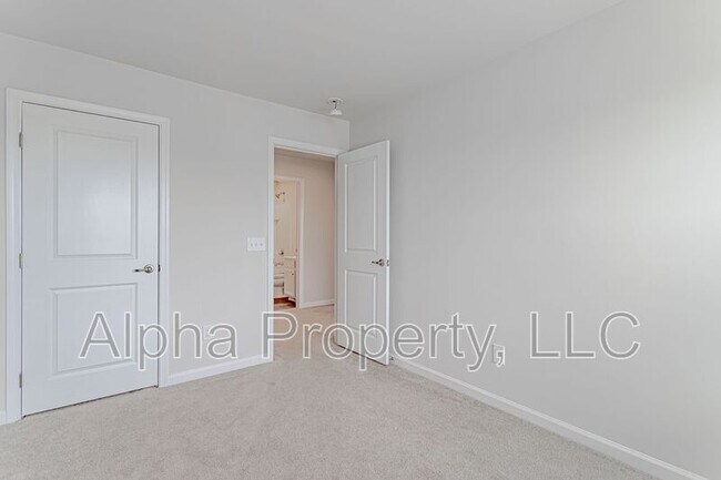 Building Photo - 520 Huntingdale Pl