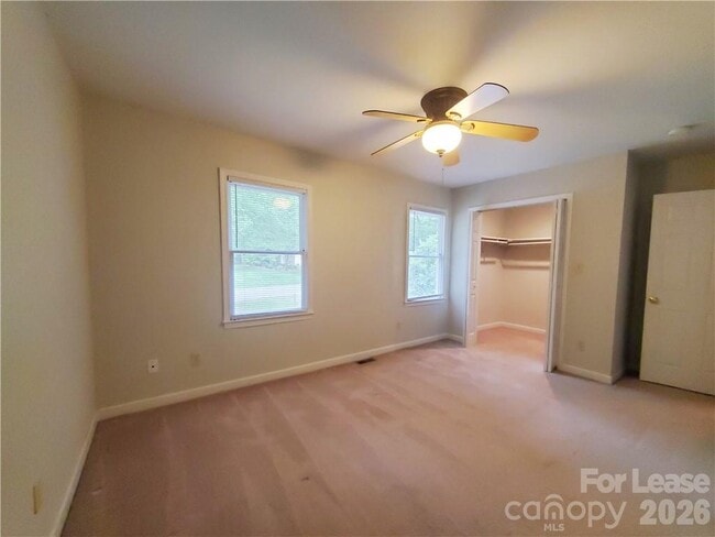 Building Photo - 3317 Windsor Dr