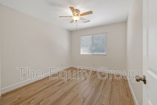 Building Photo - 3835 E Oak Ave