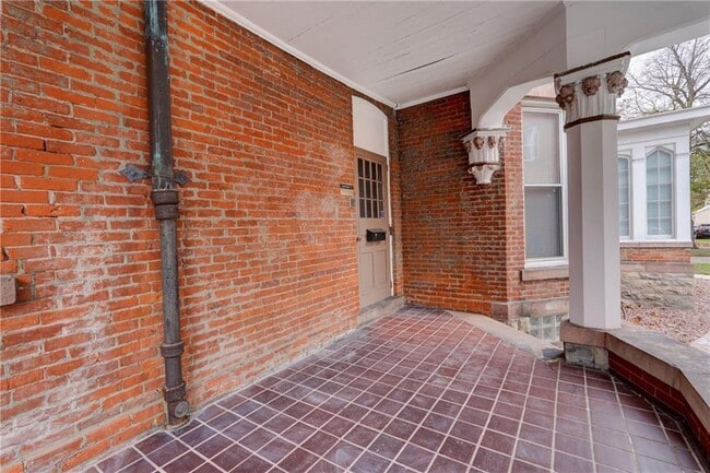 Building Photo - 8 Sibley Pl