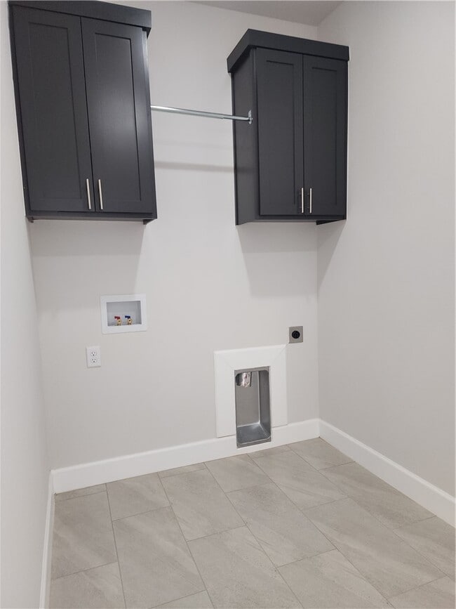 Building Photo - 2700 SW Blustery Dr