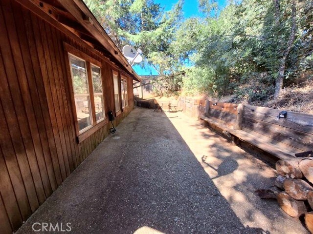 Building Photo - 11664 Lakeview Dr