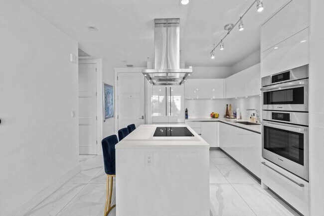 Building Photo - 155 E Boca Raton Rd