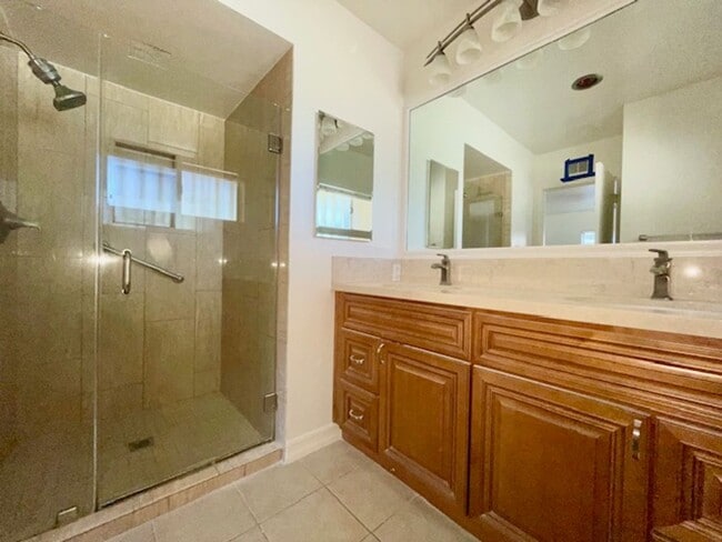 Building Photo - Large updated 3/2 home in Santa Barbara