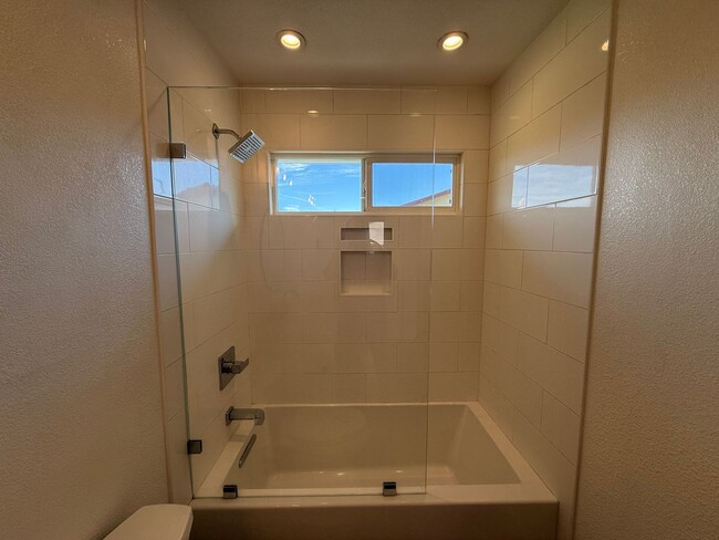Building Photo - Updated 3-bedroom single story in Oakdale!