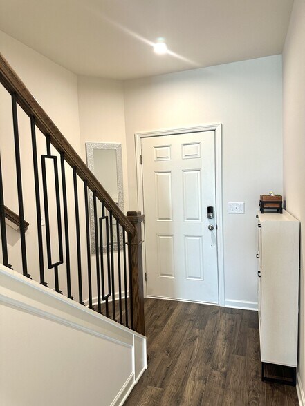 Building Photo - 5069 Dayflower Dr
