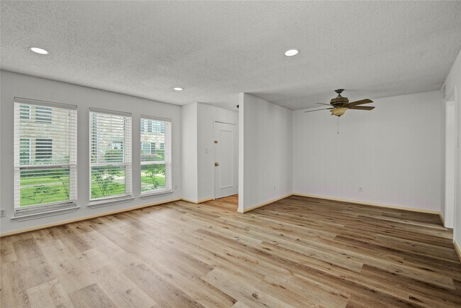 Building Photo - 1334 Country Pl Dr