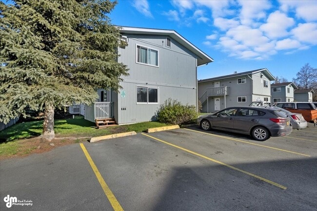 Building Photo - Charming 2BD/1BA Condo