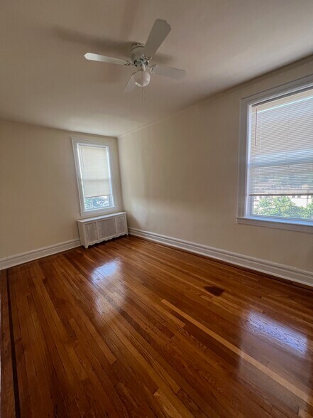 Building Photo - 155 Evergreen Pl