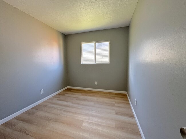 Building Photo - 5200 Mapleridge Dr