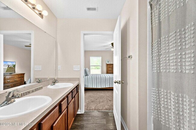 Building Photo - Welcome home to this beautiful 4 bedroom, ...