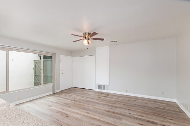 Building Photo - 3 Bedroom, 2 Bath 1374sf Detached condo in Mesa Village 92126.