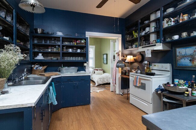 Building Photo - 108 Blount St