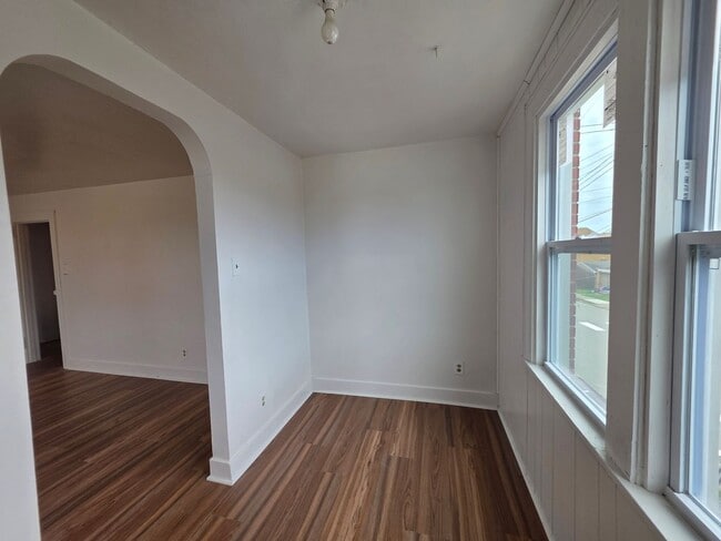 Building Photo - 703 1/2 Waddell Ave