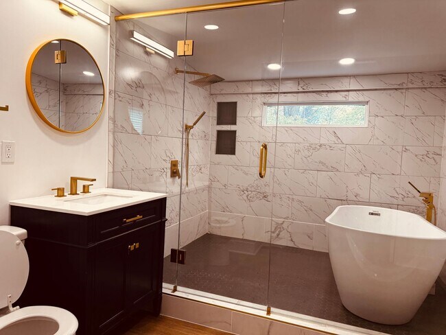 Building Photo - Renovated Home with 1st floor Study or Additional Bedroom