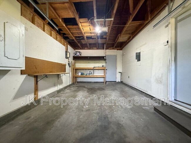 Building Photo - 719 47th St S