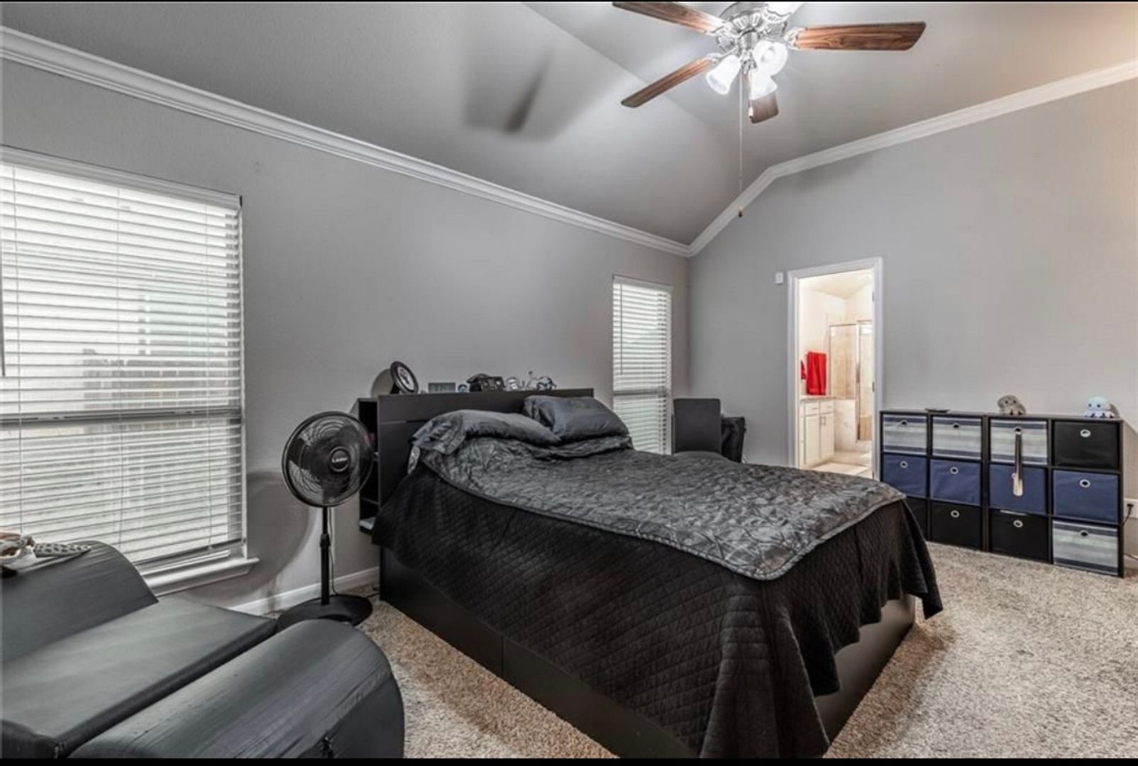 Building Photo - 8219 Quiet Hollow Dr