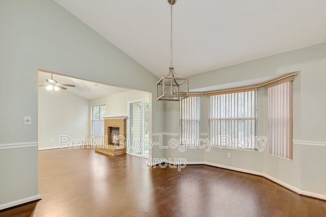 Building Photo - 3861 Karissa Ann Pl E