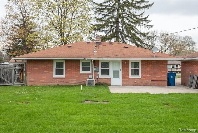 Building Photo - 31733 Kathryn St