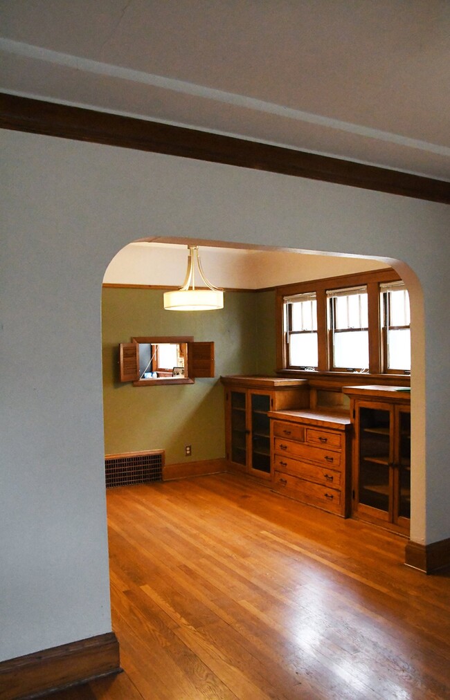 Building Photo - 5120 N Elkhart Ave