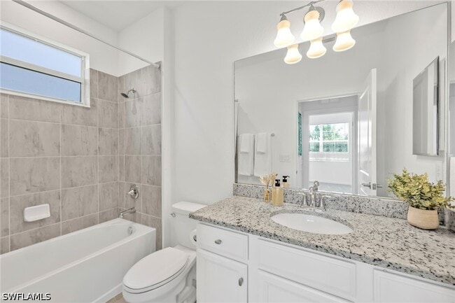 Building Photo - 2127 Hamlin St