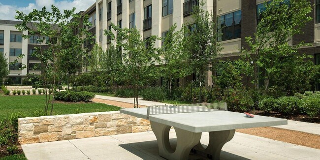 Building Photo - 7100 Old Katy Rd