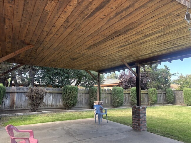Building Photo - 1712 Shasta Ct