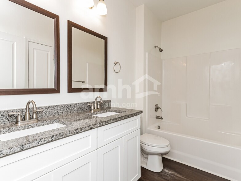 Building Photo - 121 Coulter Woods Dr