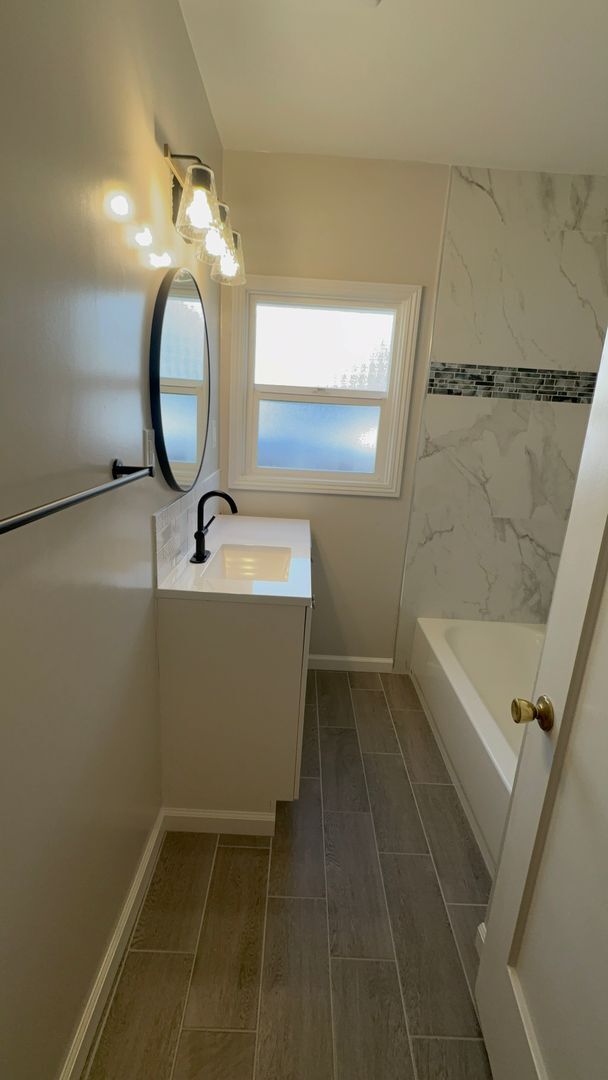 Building Photo - Fully Renovated 3 bed, 2 bath Home