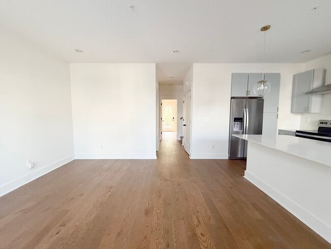 Building Photo - 4-Bedroom HOA Home with Pool Access Near Downtown Cookeville