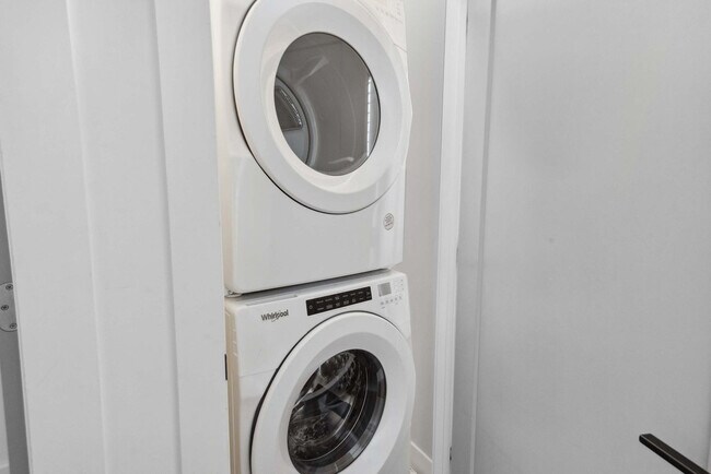 Building Photo - 3206 West End Cir