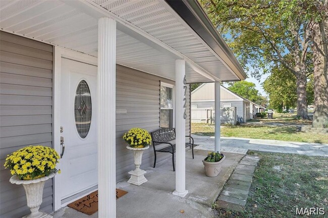 Building Photo - 6726 Vernon Ave