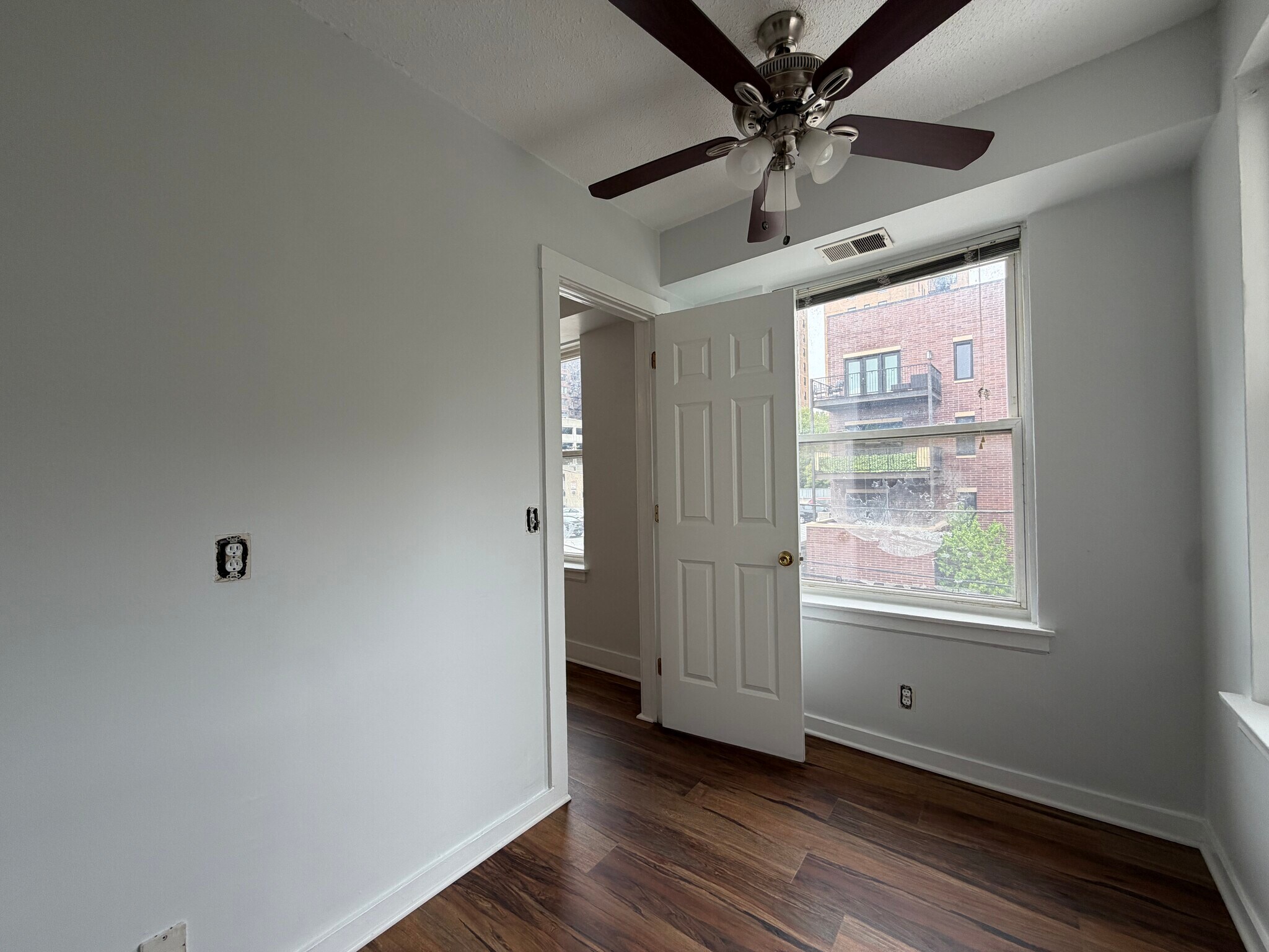 Building Photo - 3727 N Pine Grove Ave