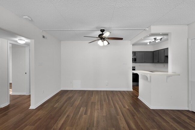 Building Photo - 2-Bedroom Condo with Great Community Amenities in Lower Macungie